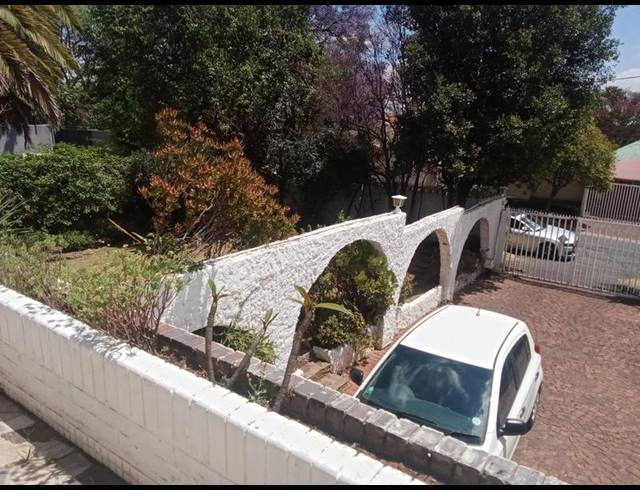 4 BEDROOM HOUSE FOR SALE IN KENSINGTON